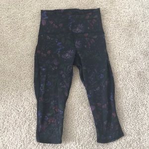 Sale LULU mesh capris